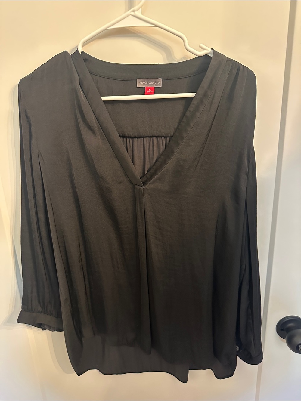 Vince Camuto Black V-Neck Flowing Long-Sleeve Blouse